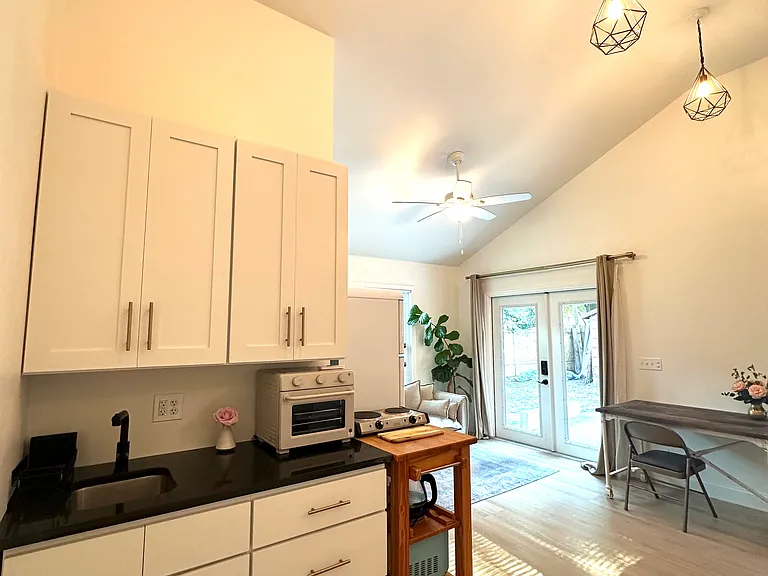 2368 Suffolk St #B — Photo 11