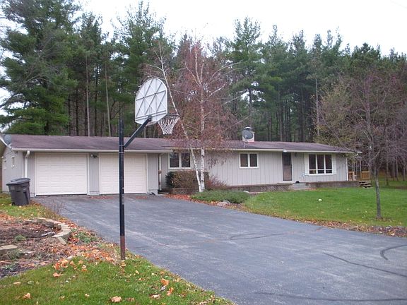 Front of Home from Bay View Dr Cul De Sac