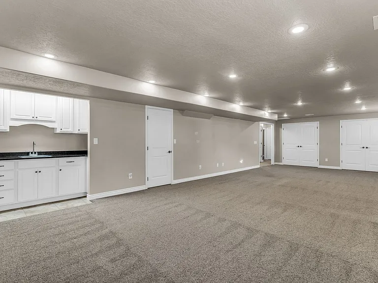 1377 S 4300 W — Photo 29
