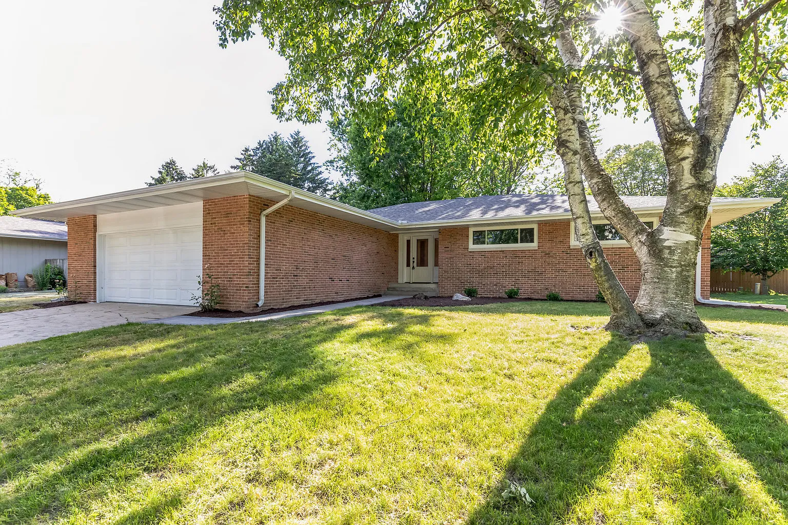 2205 Noel Dr photo 1