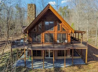 32 Shoreline Dr, Warsaw, VA 22572