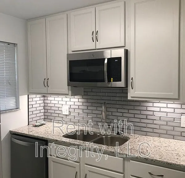 156D Locke St — Photo 9