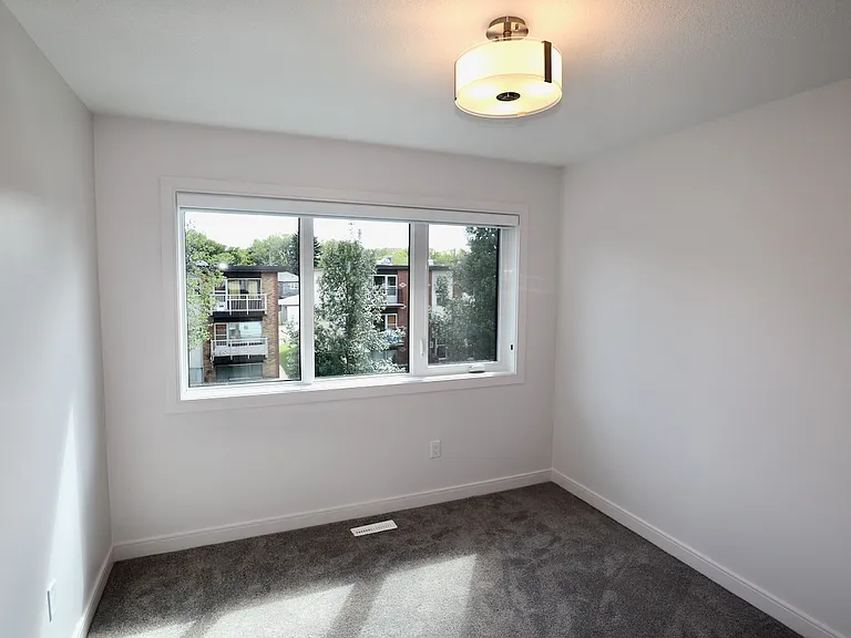1082086Ave - 3_08232020