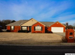 372 Summerfield Dr, Albertville, AL 35951