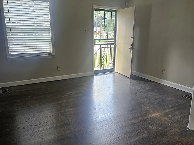 3477 Kimball Ave — Photo 3
