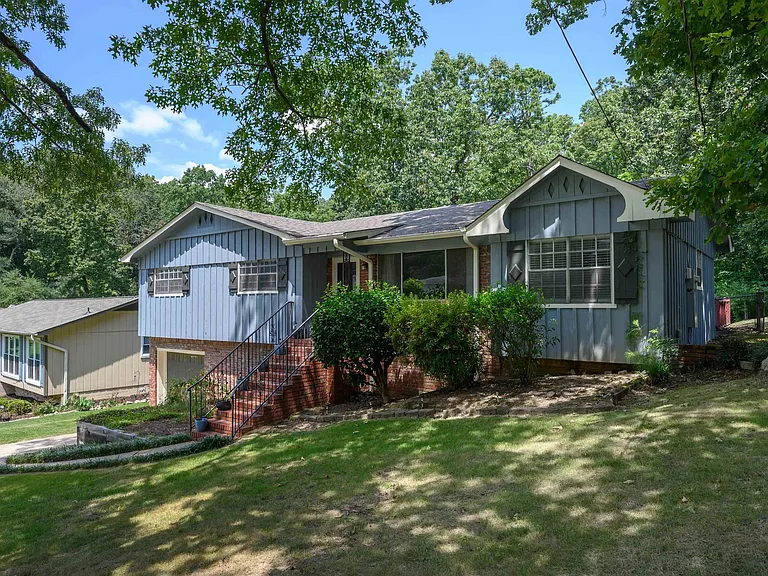 1440 Hickory Ln — Photo 3