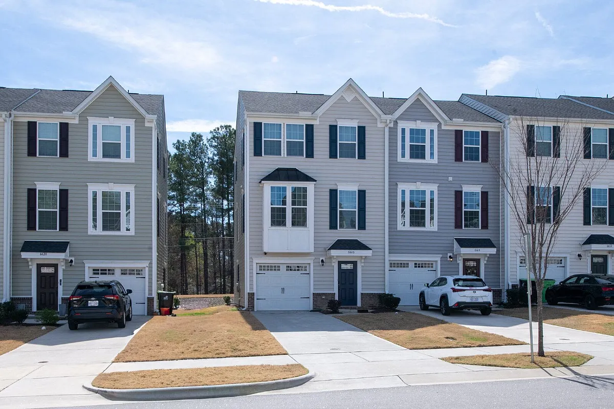 Building Photo - 6616 Pathfinder Way #1