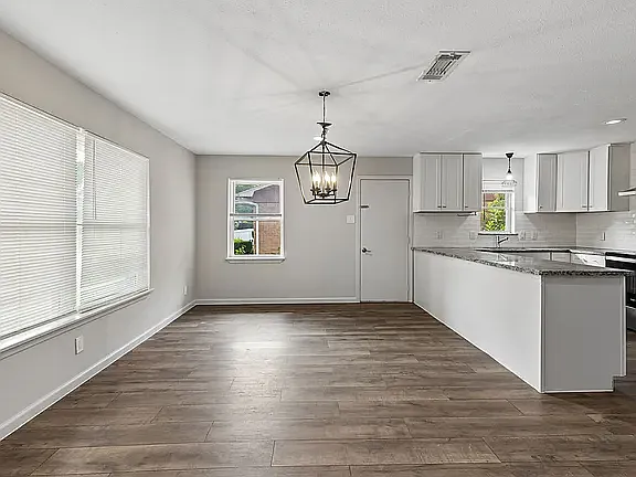 2 bed, 1470 sqft, $1,900 — Photo 3