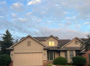 6263 Northridge Hills Dr, Brighton, MI