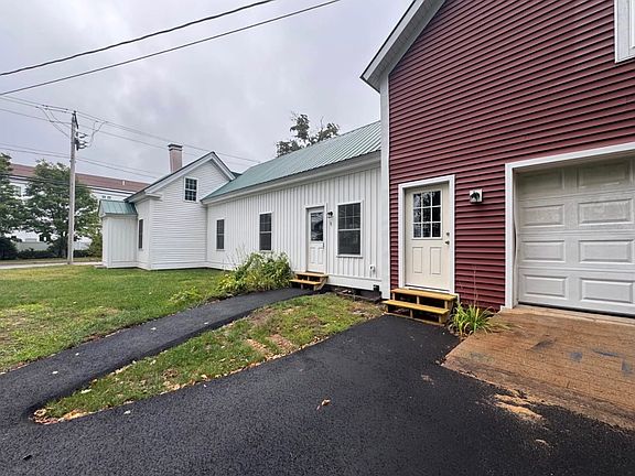 5th image of 32 Winter St #1