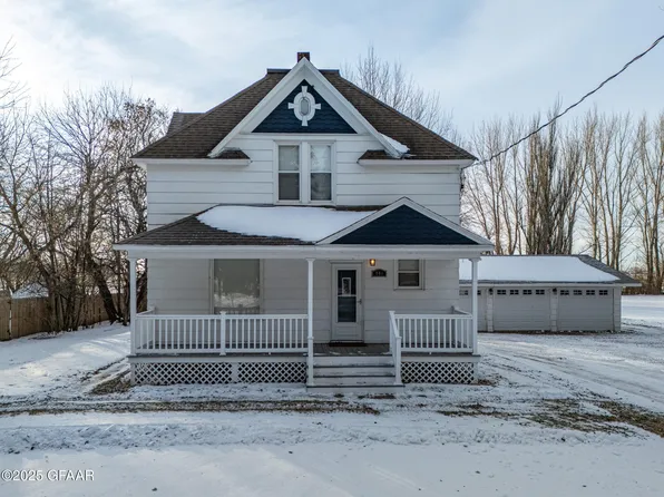 801 10th St, Hatton, ND 58240