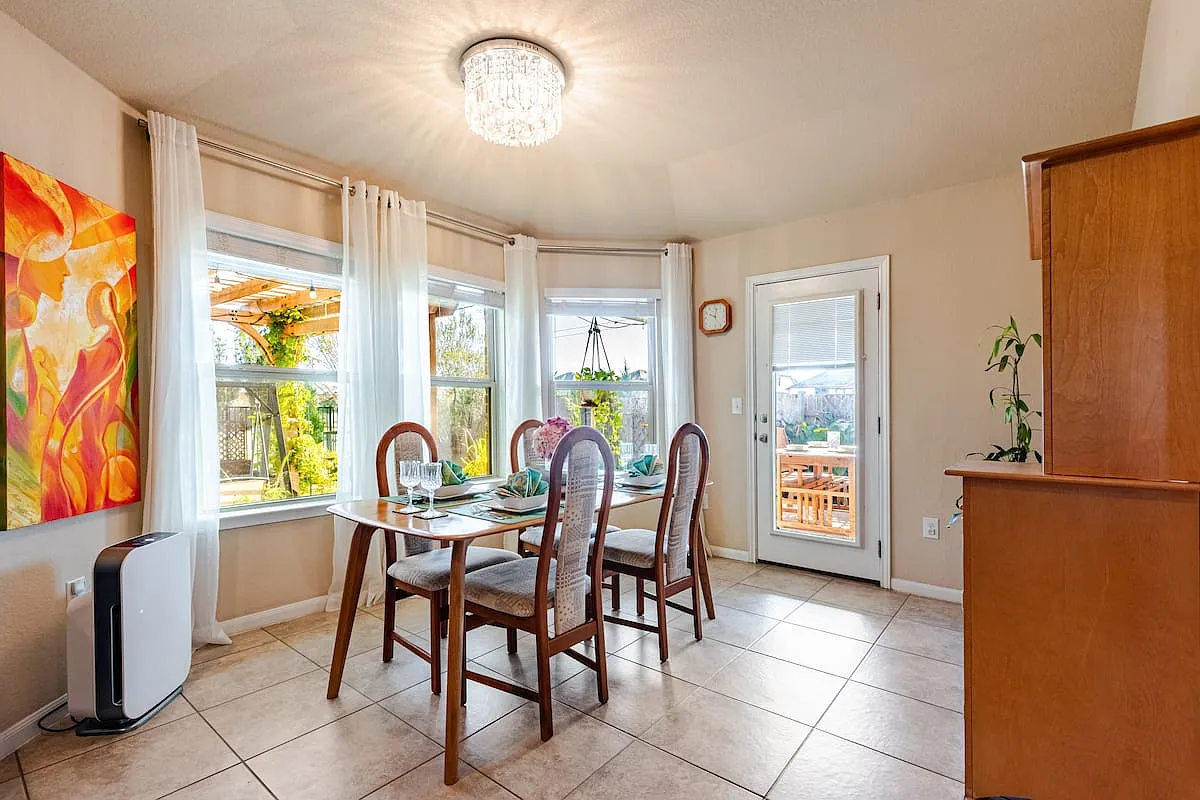 4 bed, 1780 sqft, $3,599 — Photo 4