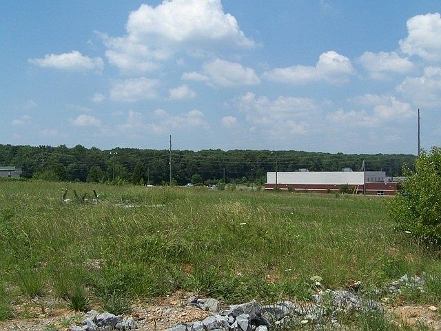 2nd image of 0 Stuart Rd NE