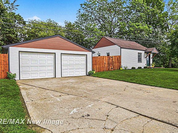 2nd image of 1370 N Thomas Rd