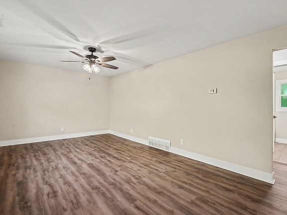 5th image of 2047 Amsterdam Rd