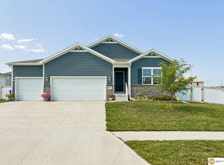 11452 Sunburst Dr, Papillion, NE 68046