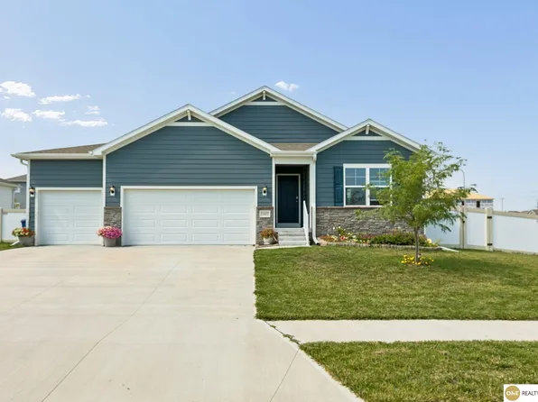 11452 Sunburst Dr, Papillion, NE 68046