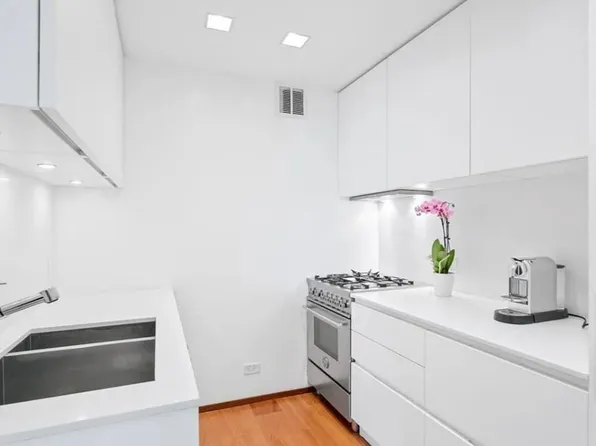 146 West 57th Street image 7 of 14