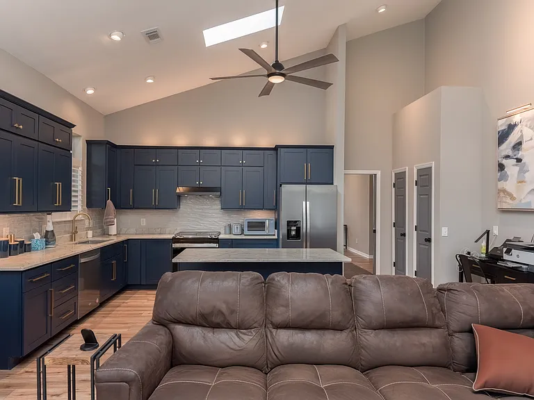1301 E Cross St — Photo 7