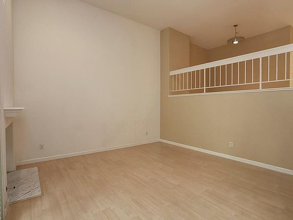 4th image of 402 Galleria Dr APT 4