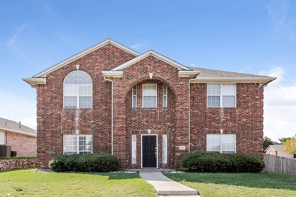 4 bed, 2.5 bath, 2521 sqft, $3,165 — Photo 1
