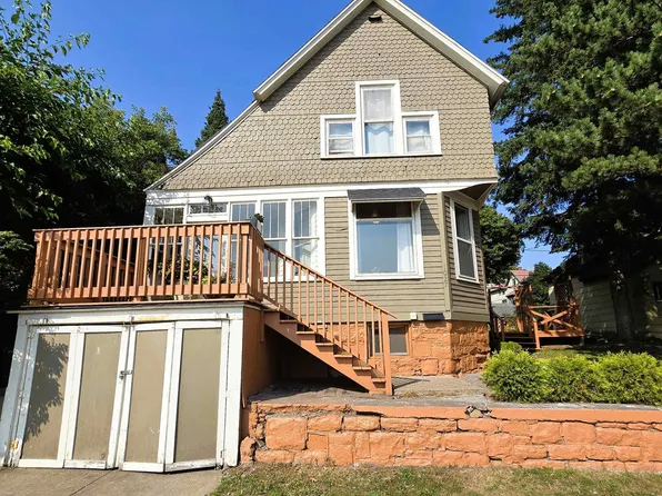 1027 S Lincoln Dr, Hancock, MI 49930