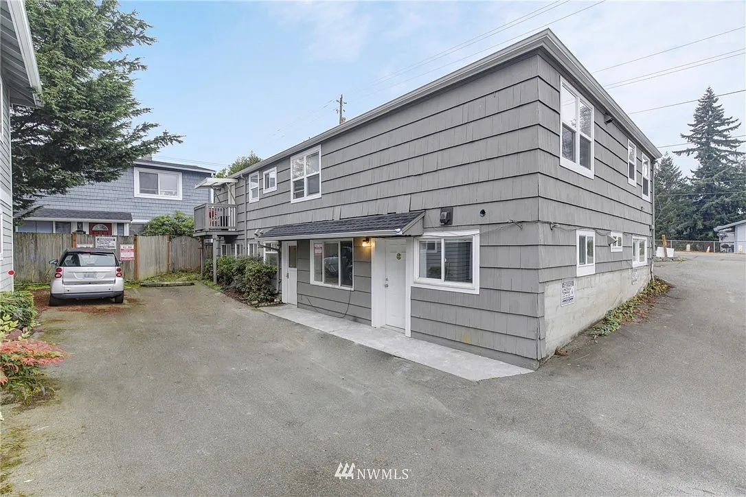2 bed, 570 sqft, $1,695 — Photo 1