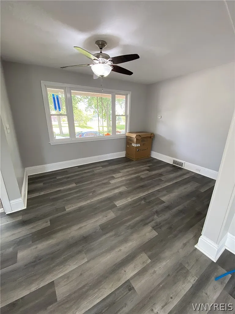 3 bed, 1.0 bath, 2997 sqft, $1,700 — Photo 2