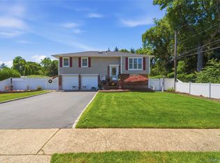 50 Amsterdam Rd, Smithtown, NY 11787