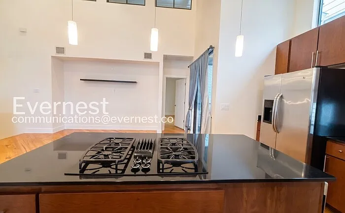 3 bed, 3.5 bath, 1700 sqft, $2,395 — Photo 4