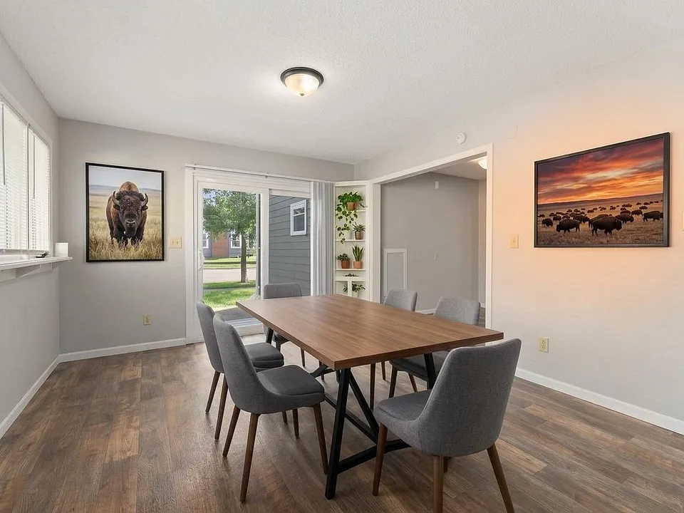 1110 S Main Ave #1MAIN