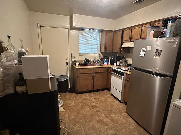 5th image of 1564/1566 Patrick Ave