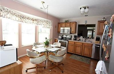 4th image of 7944 Thornberry Ct