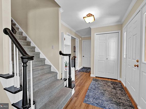 3rd image of 151 Ridings Way