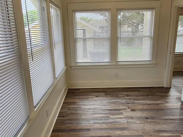 401 N Cherry St — Photo 19