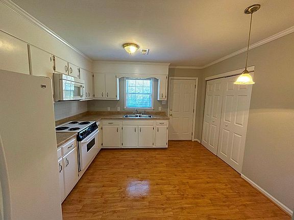 5th image of 106 Foxberry Cir #A