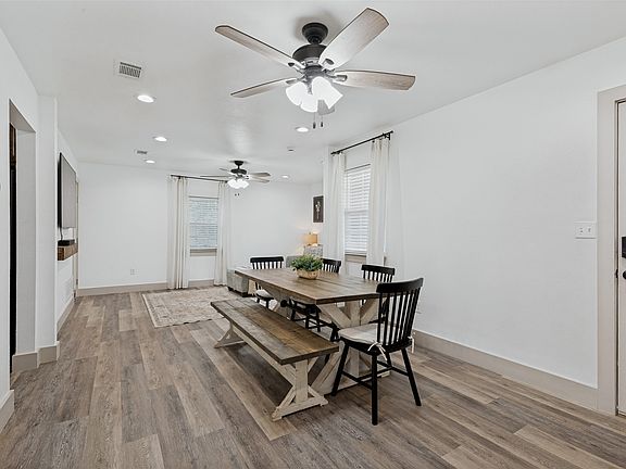 5th image of 209 N Avenue B