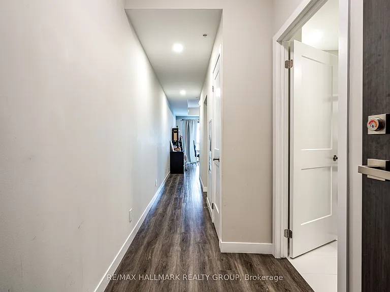 15 Queen St S #1006 — Photo 7
