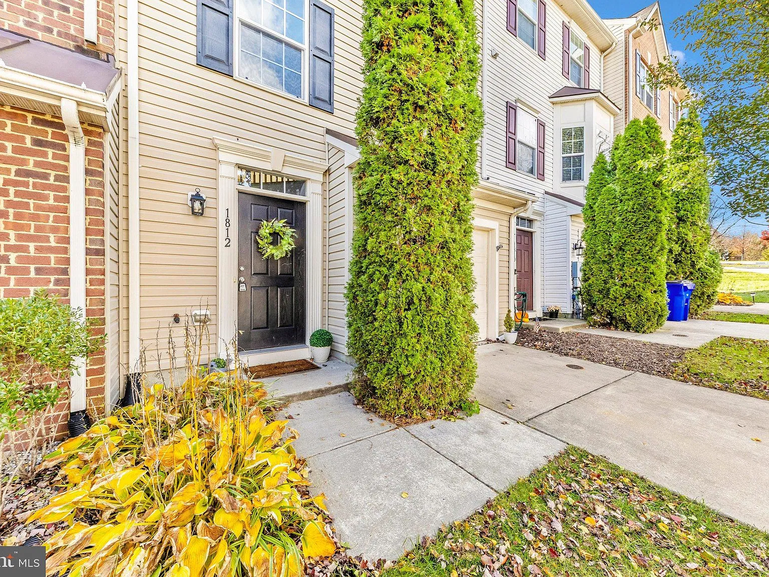 3 bed, 2.0 bath, 1360 sqft, $2,650 — Photo 3