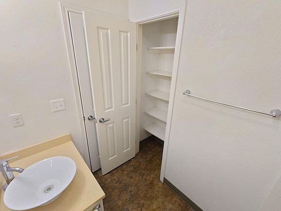 3rd image of 704 W 6th St APT B