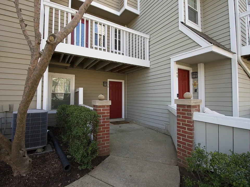 5705 Chapman Mill Dr #150