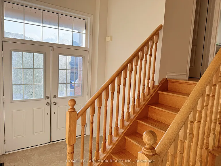 35 Hyacinth St — Photo 3