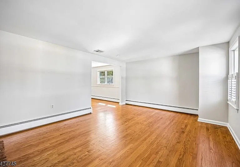 32 Center St — Photo 5