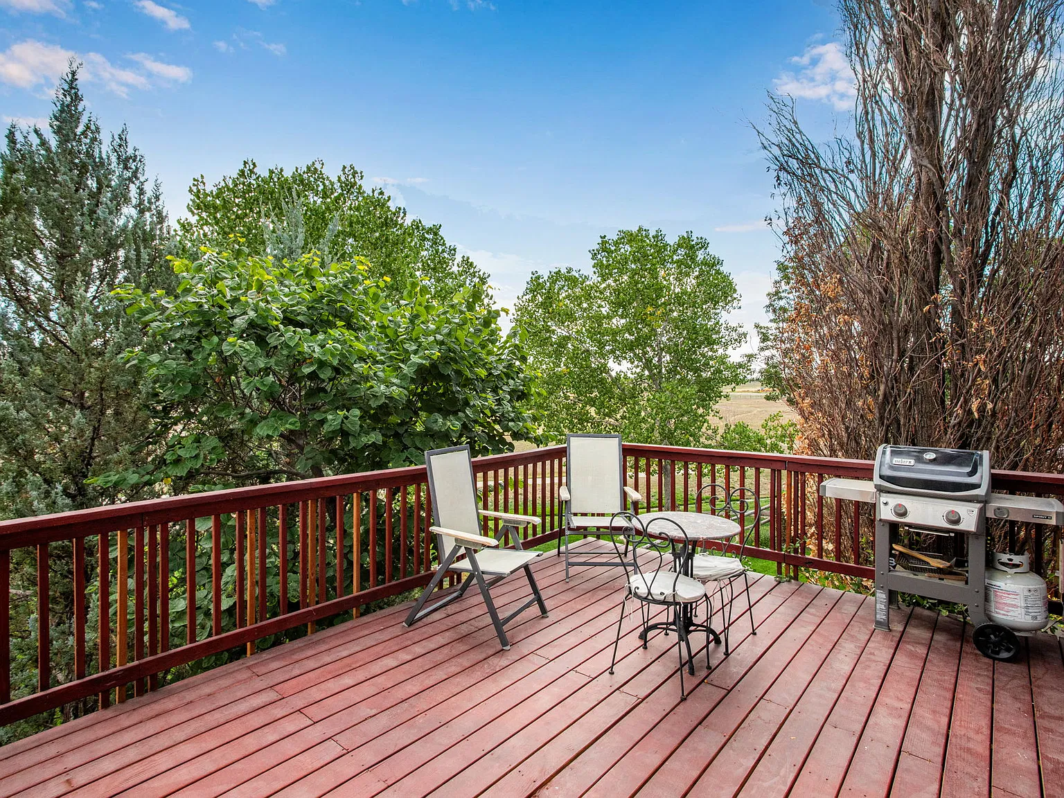 4 bed, 2.5 bath, 2500 sqft, $4,072 — Photo 2