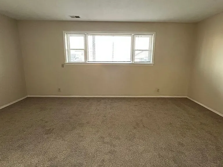 915 N 48th Ave — Photo 23
