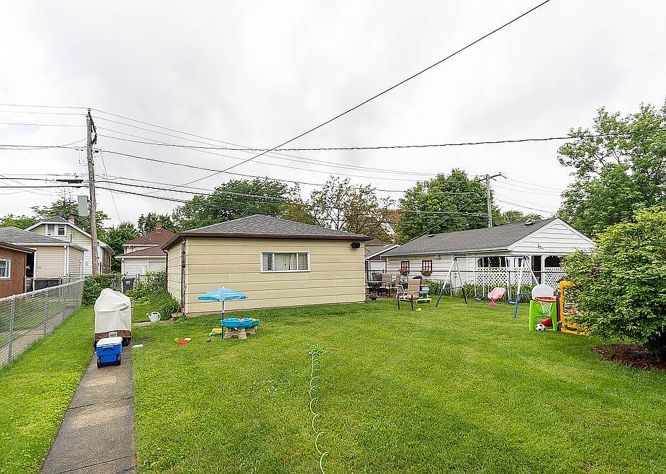 2nd image of 3110 Prairie Ave