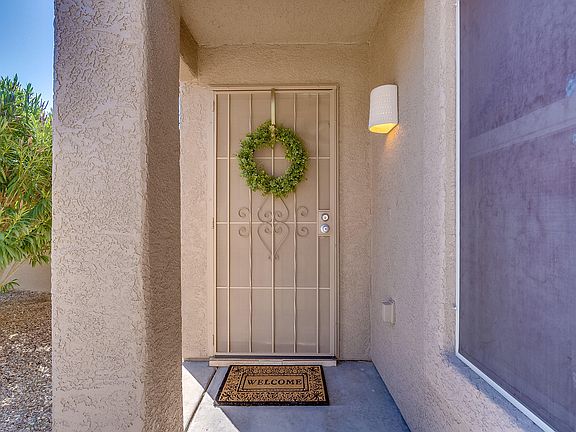 4th image of 2504 E Petroglyph Ln