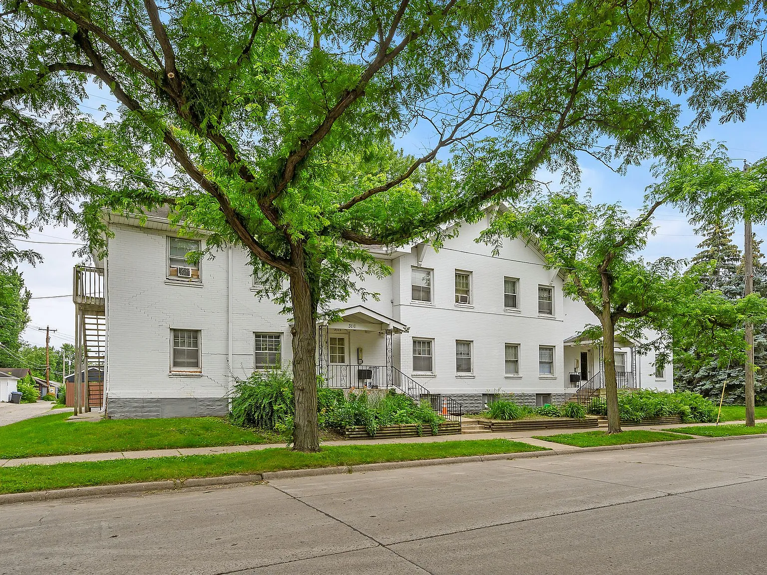 Cute Studio with a Gorgeous View! Located in the Longfellow Neighborhood — Photo 2