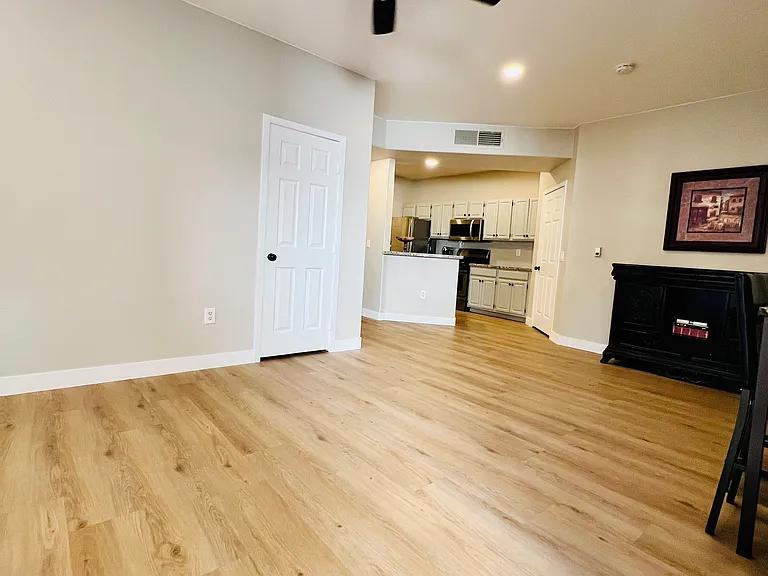 8555 W Russell Rd #1002 — Photo 4