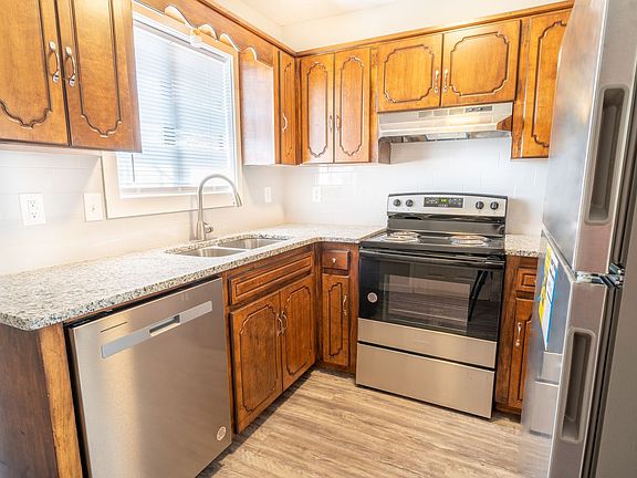 2nd image of 806 Pennsylvania Ave NW #9